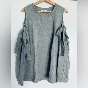 PLEIONE XL gray cold shoulder with ties sweater